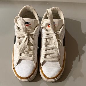 Nike Court Legacy Sneakers